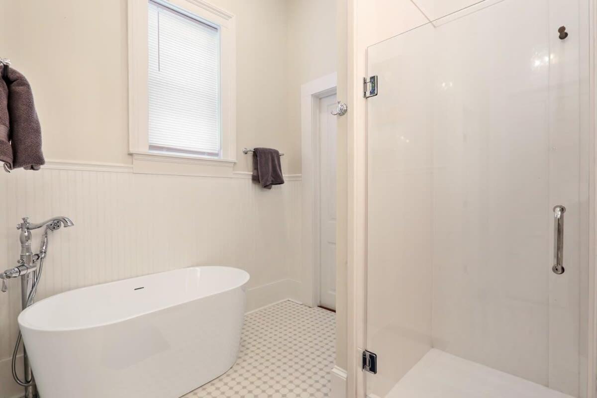 Unbeatable 2bd Bayou Luxury Steps To Jazz Fest Holiday home *